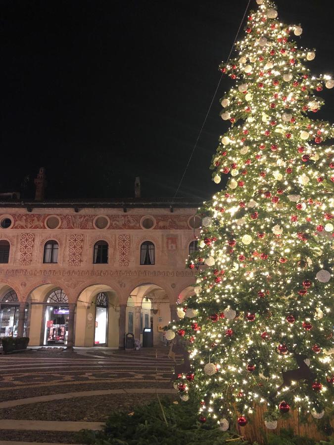 Emma Home Adiacente Alla Piazza Ducale 비제바노 외부 사진