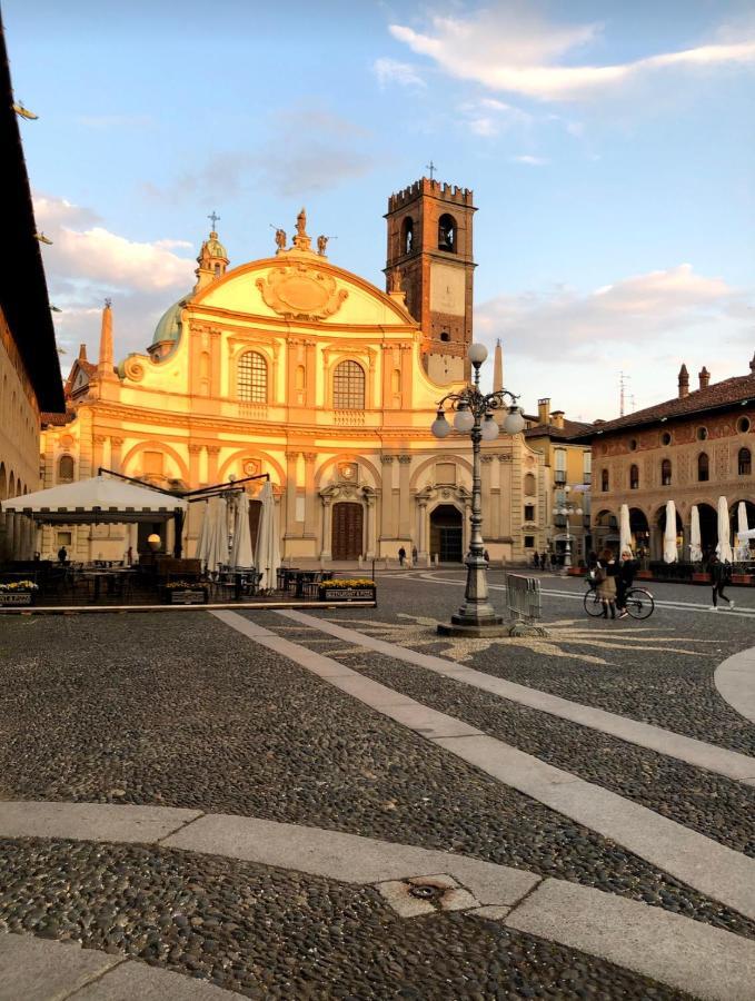 Emma Home Adiacente Alla Piazza Ducale 비제바노 외부 사진